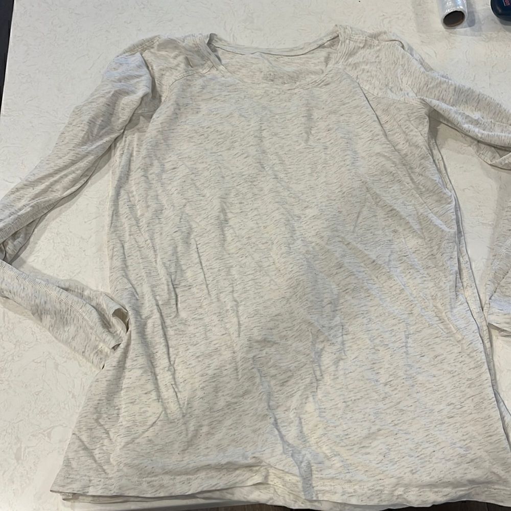 Lululemon heather cream long sleeve tee sz 4